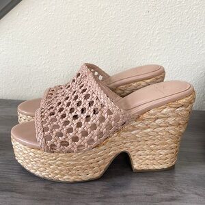 Marc Fisher LTD Hollis Wedge Sandal Size 7.5M in Light Natural